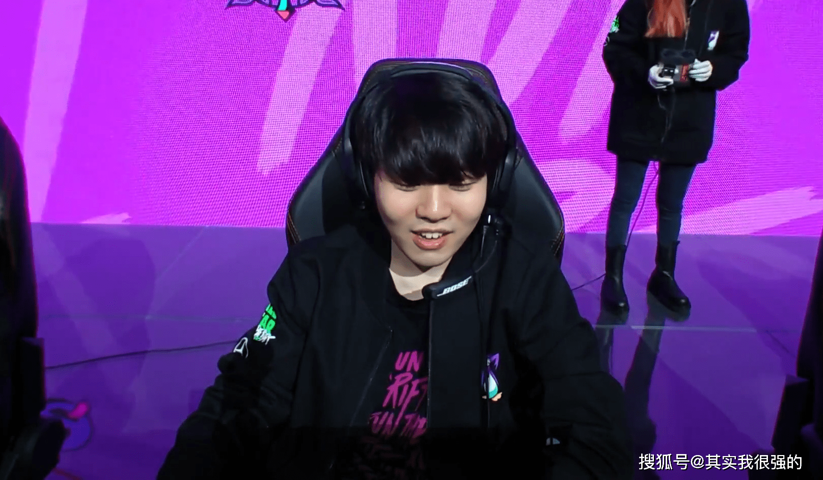 Rookie重返赛场,领先优势明显首场状态出色,C9观众沸腾!全场沸腾不已的简单介绍