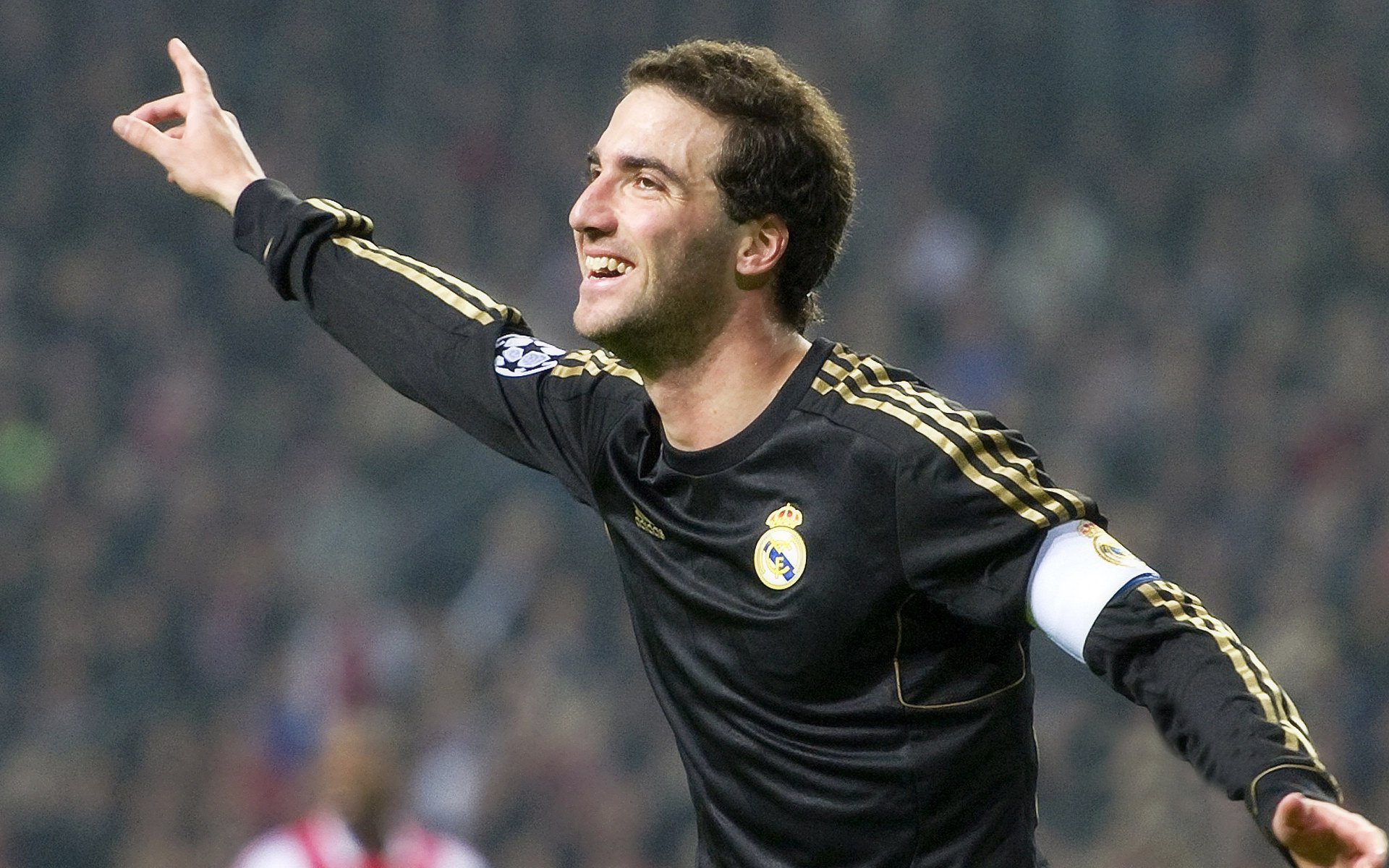 关于德甲战况：北京首钢防线稳固，广州队进攻受阻，辛纳成最佳的信息